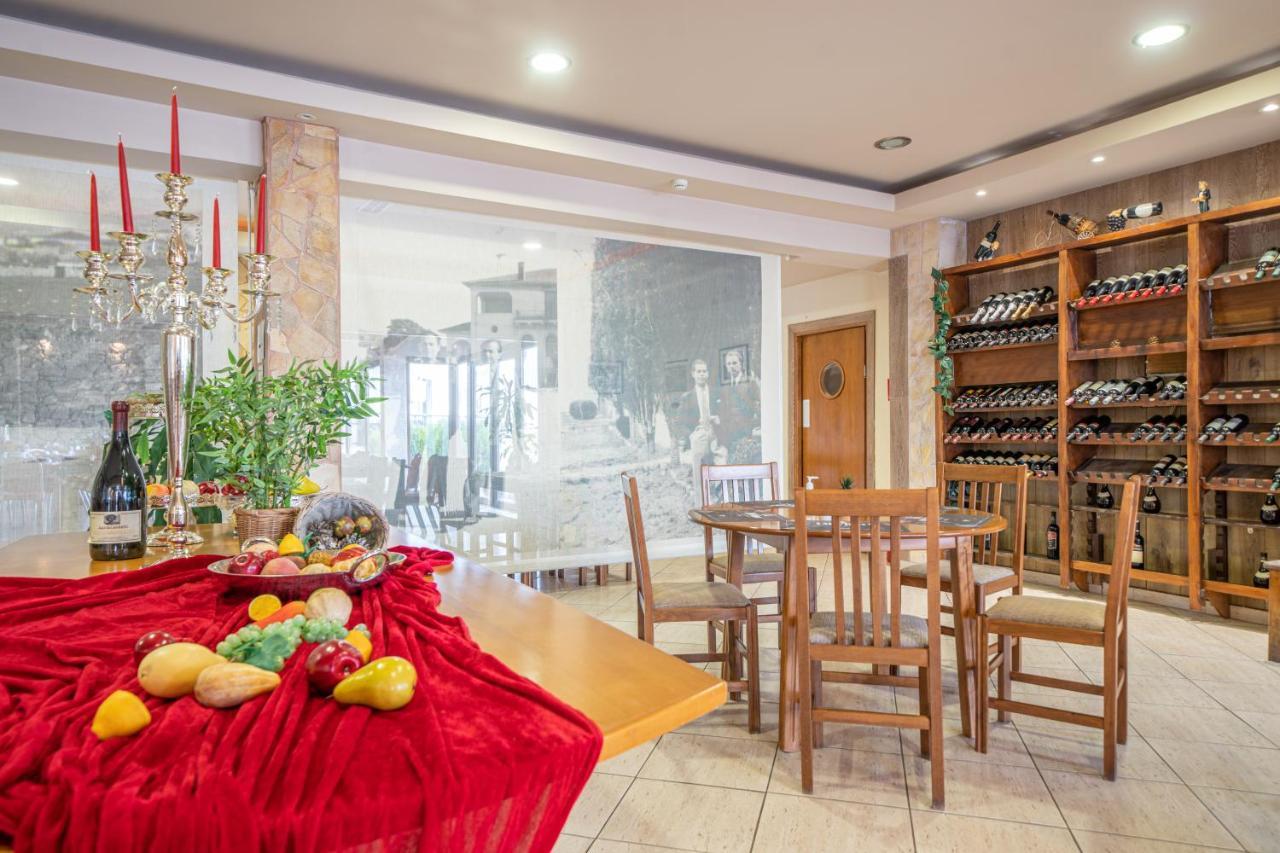 Tselikas Hotel Kozani Ngoại thất bức ảnh