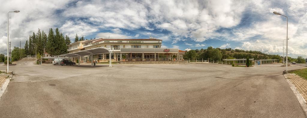 Tselikas Hotel Kozani Ngoại thất bức ảnh